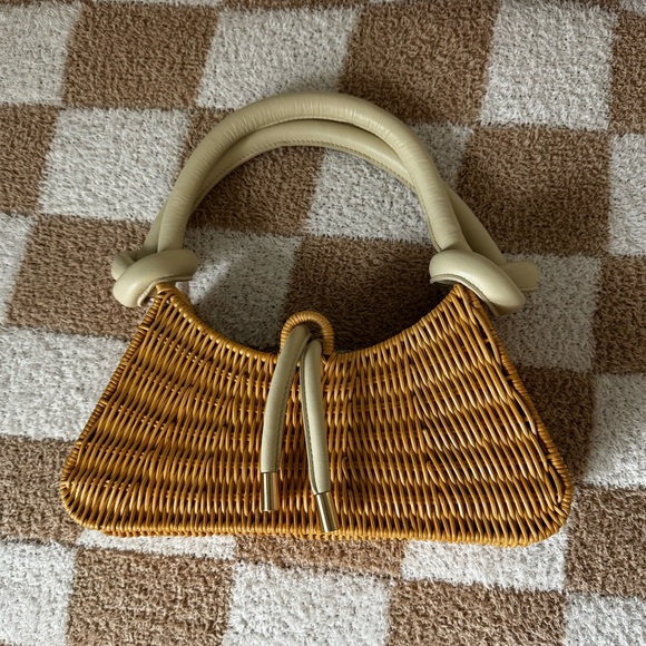 Cult Gaia Rhea Raffia Shoulder Bag - Picture 3 of 5